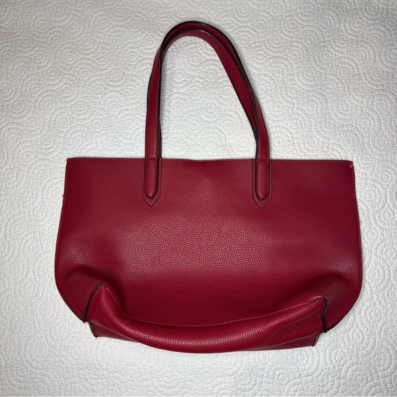Chic Red Leather Tote Bag - Picture 3 of 10